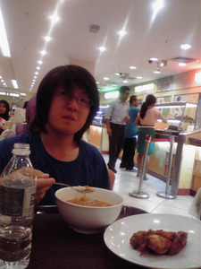 20120326-3 RM5の海老麺とRM3のアヤムゴレン
