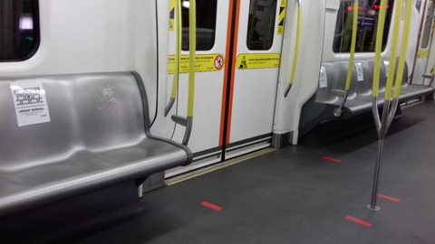 16 LRT車内
