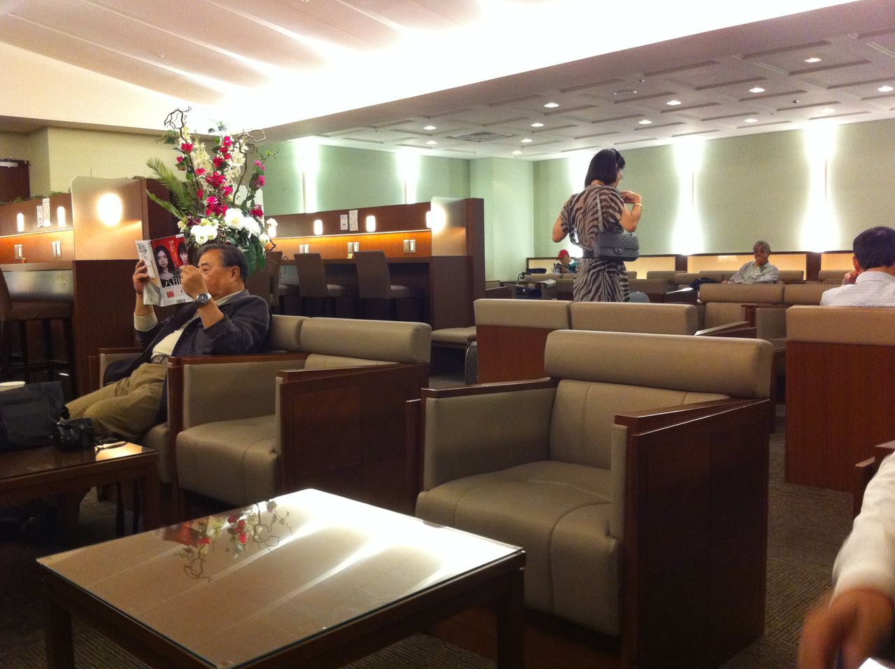 空港のｖｉｐラウンジって 2595投稿 名古屋の中古車販売会社の 社長日記