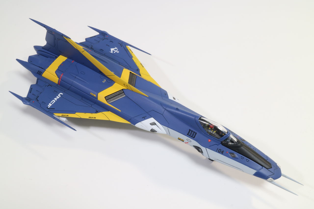 バンダイ 1/72 コスモファルコン 一般機 : おなかいっぱい。