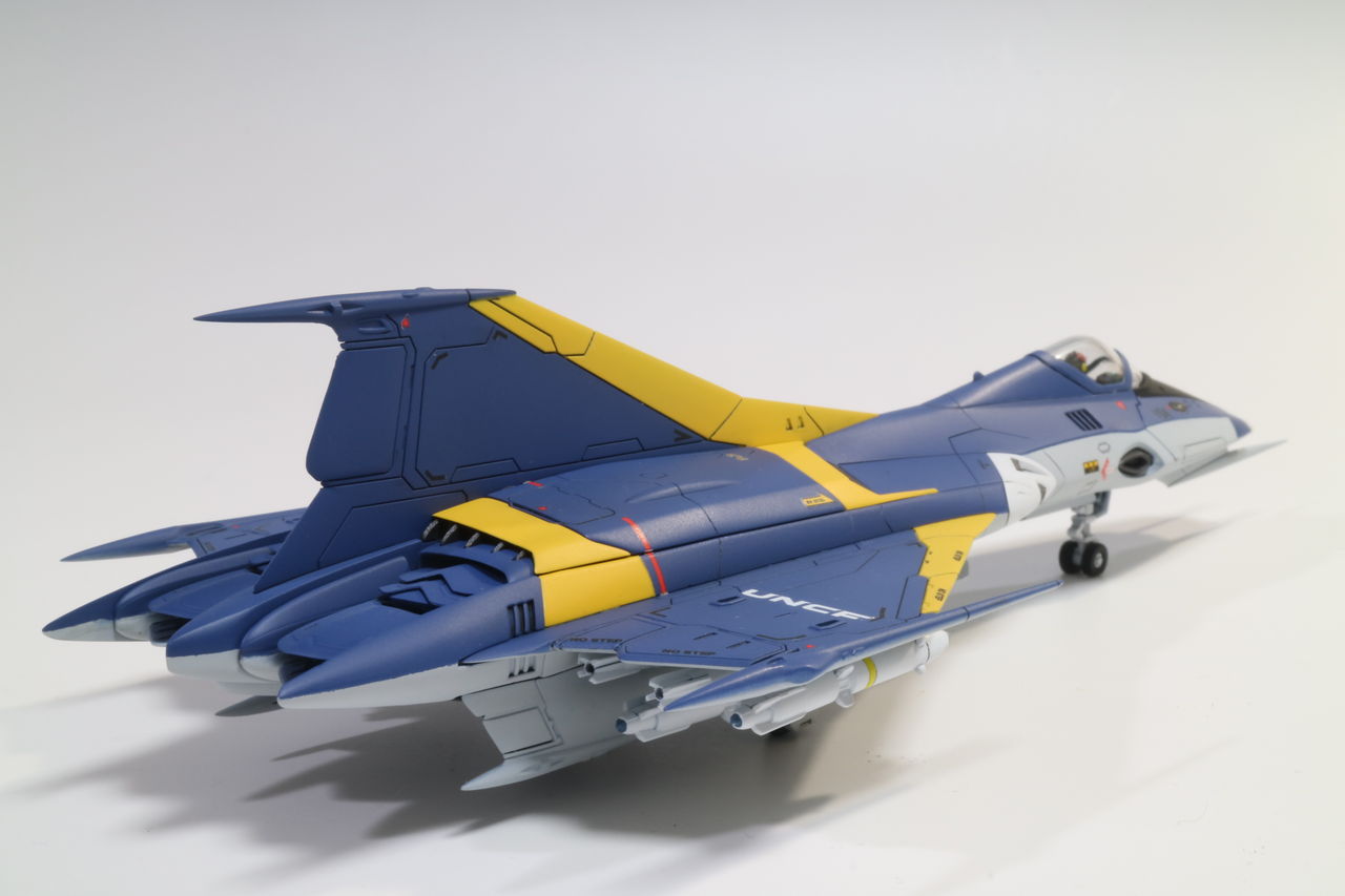 バンダイ 1/72 コスモファルコン 一般機 : おなかいっぱい。