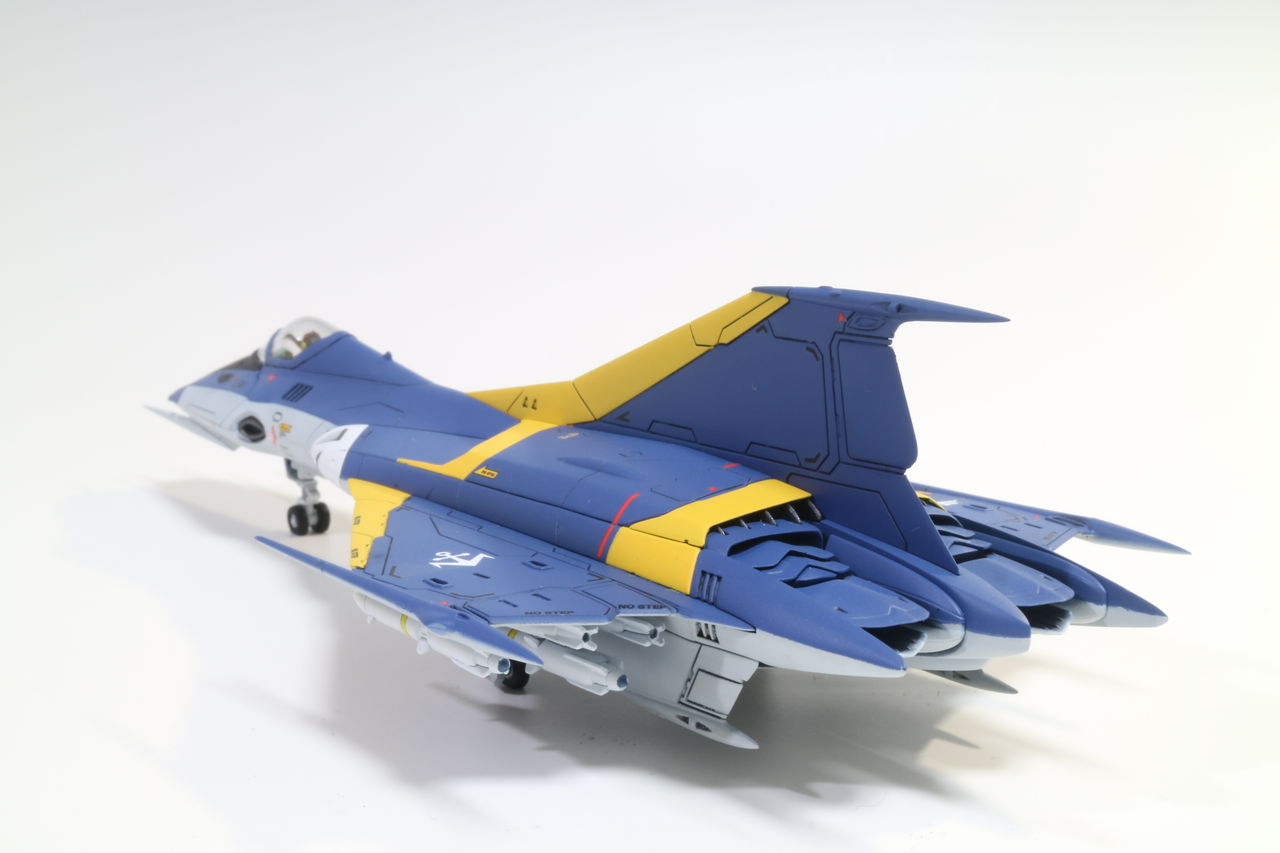 バンダイ 1/72 コスモファルコン 一般機 : おなかいっぱい。