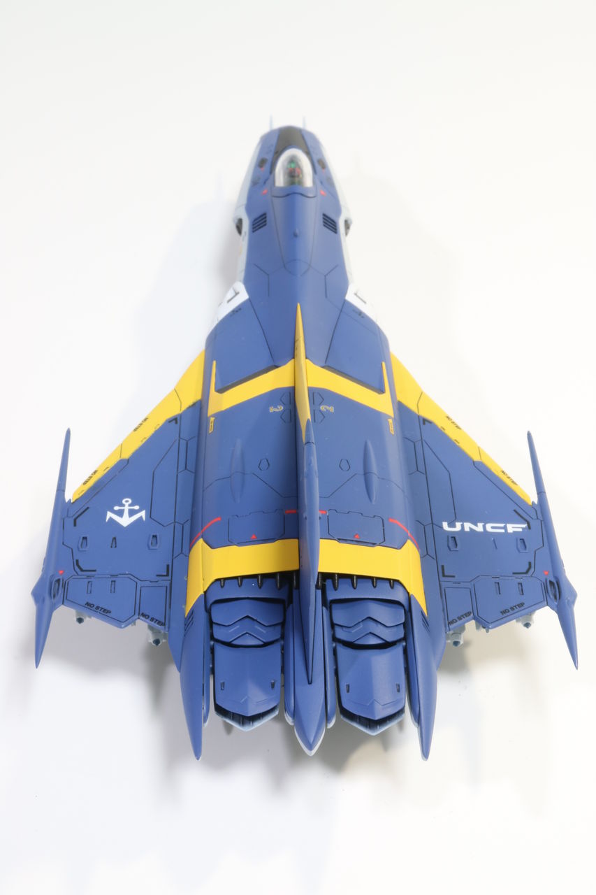 バンダイ 1/72 コスモファルコン 一般機 : おなかいっぱい。
