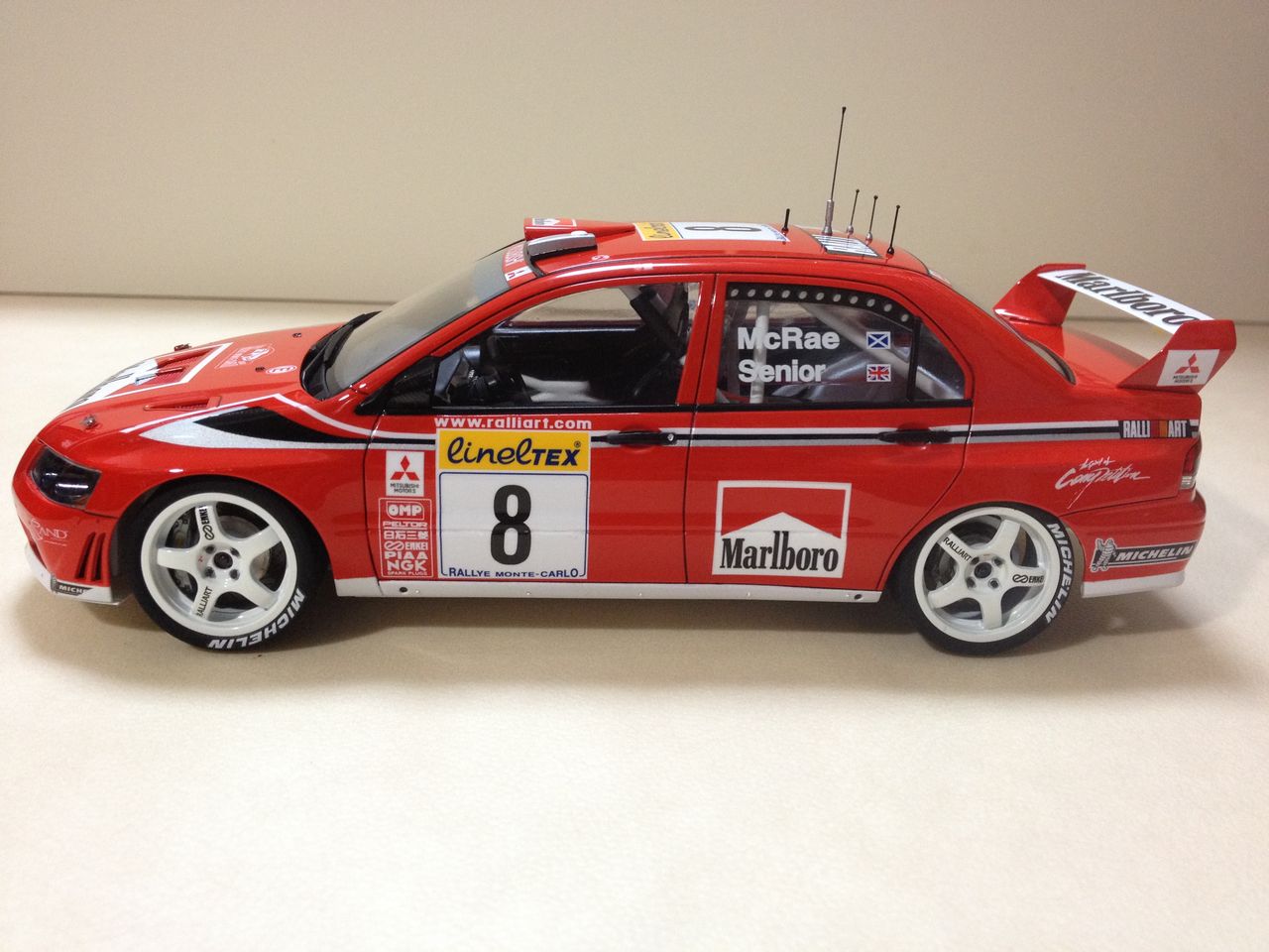 AUTOart 1/18 ランサーエボリューションVII WRC 2002 #8 【公式通販】