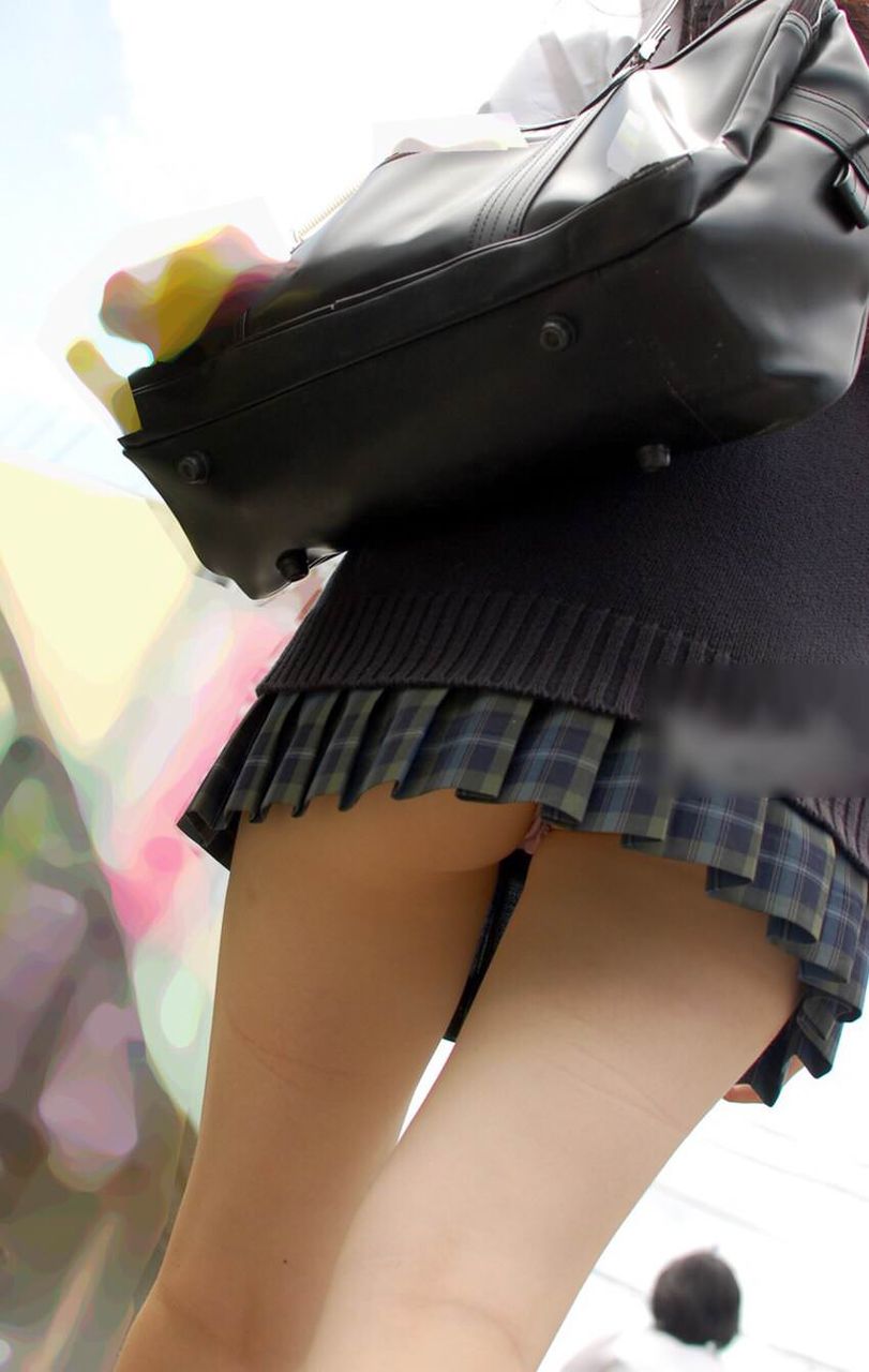 画像大量 スカートの中からのパンチラとスカート脱いだ状態だと全然違うよな むちむち