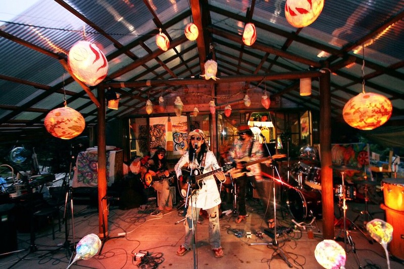 309091_211807072280581_1602783232_n