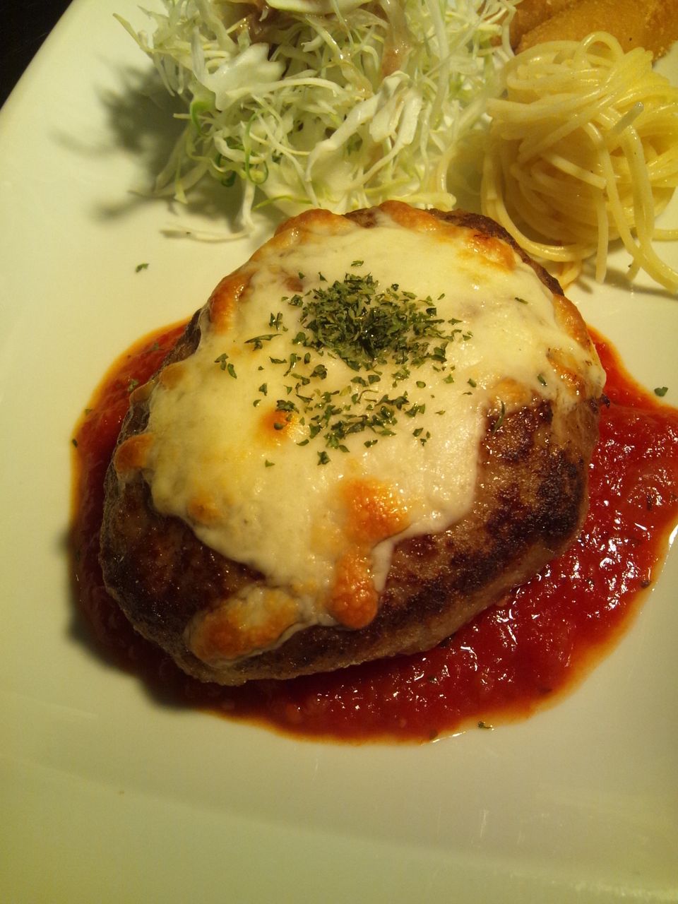 チーズハンバーグ トマトソース Misholan Bar Susumucho 奄美癒しの酔らい処イタリアンカフェ