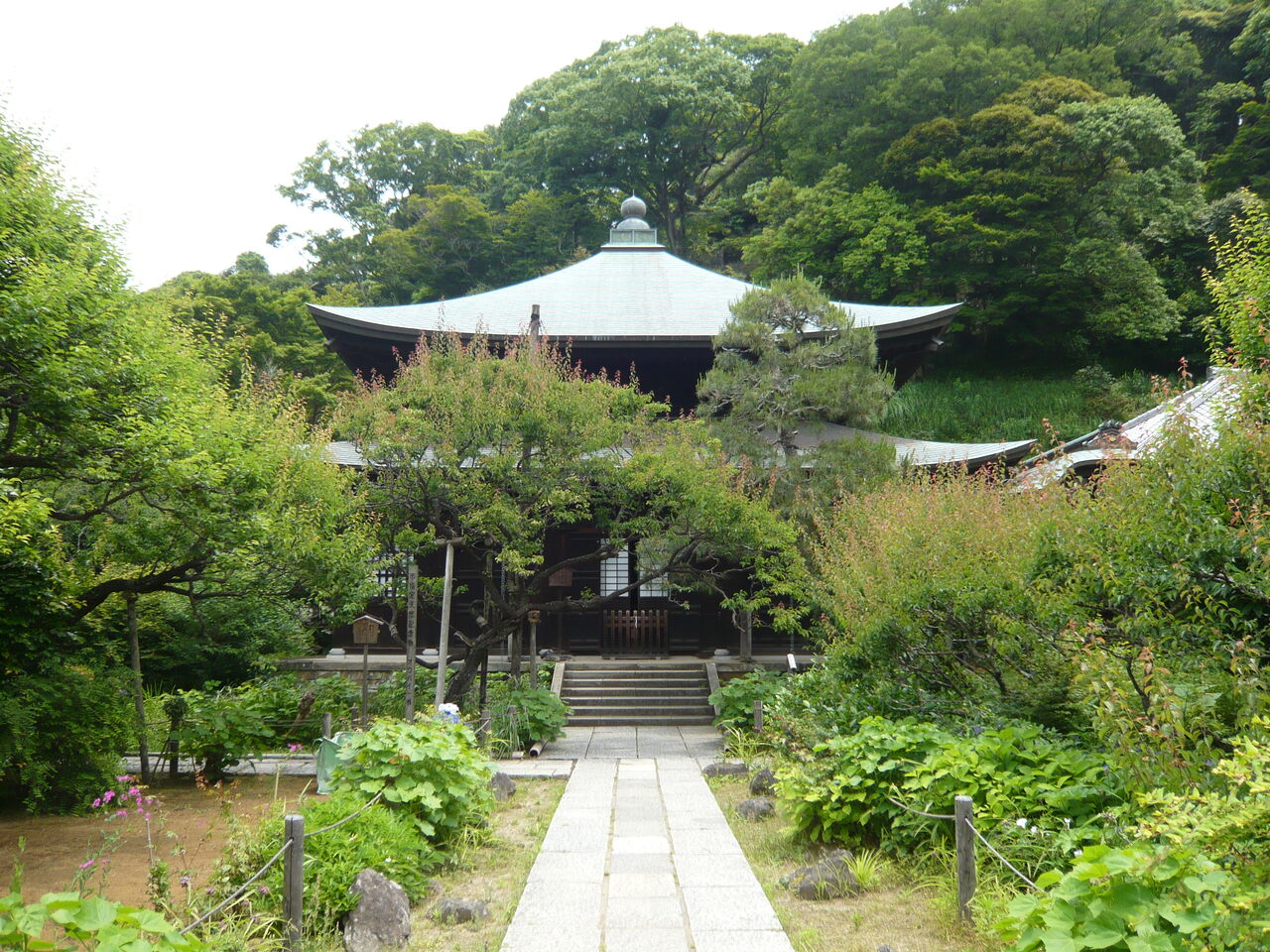 瑞泉寺:夢窓疎石の作り上げた規格外の庭 : 鎌倉の寺社・伝説
