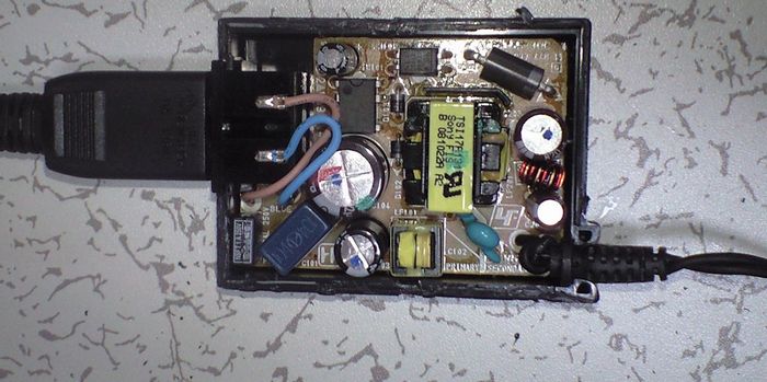 PC PSP 実験日記 : ACアダプターを分解