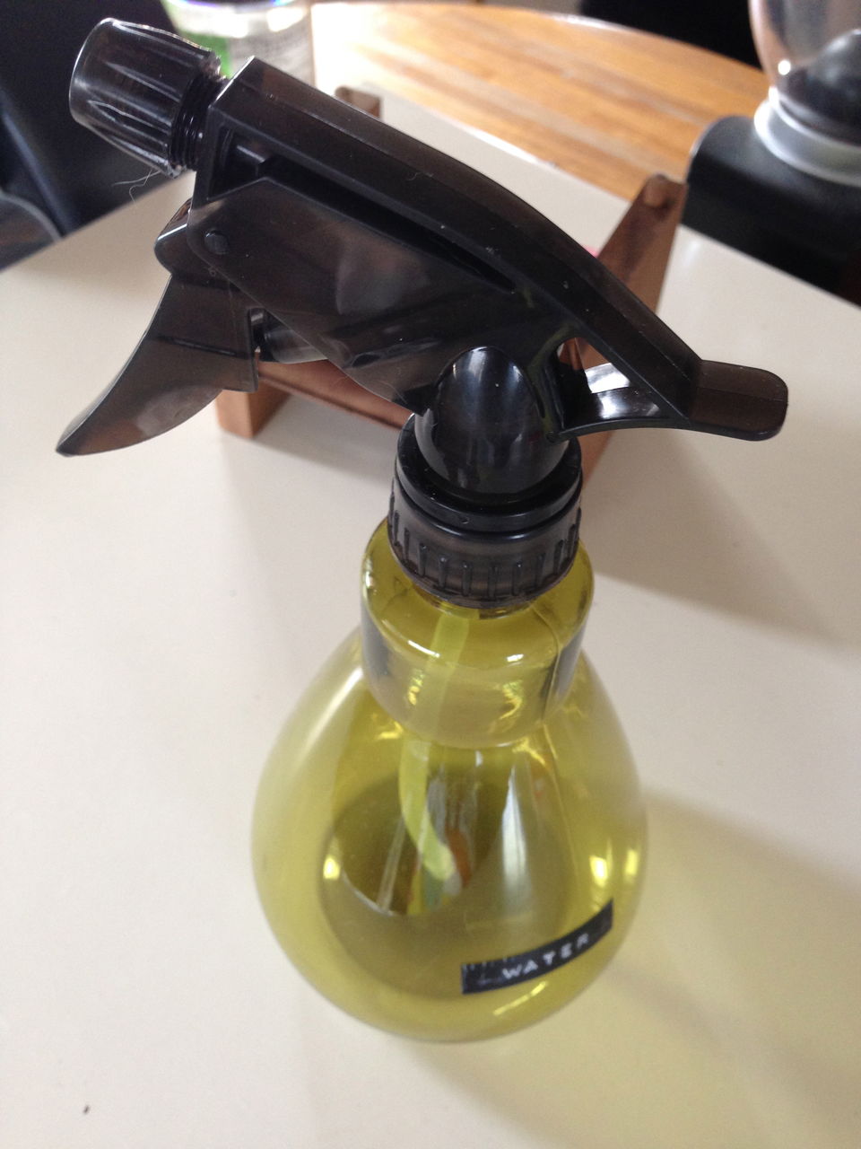 お洒落に霧吹き むぎのものづくりぶろぐ