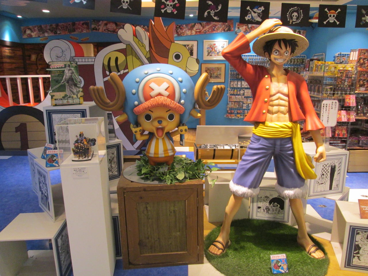 スペシャルなフィギュア展示中 One Piece 麦わらストア 航海日誌 スペシャルなフィギュア展示中 One Piece 麦わらストア 航海日誌