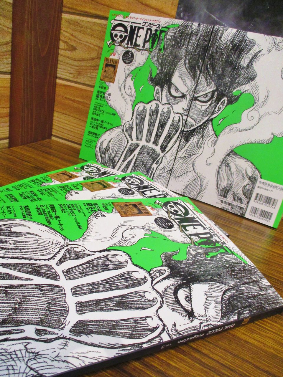 大阪店 One Piece Magazine Vol 5 好評発売中 One Piece 麦わらストア 航海日誌