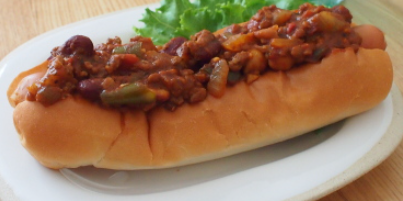 🌭ピリ辛がクセになる！チリドッグの作り方