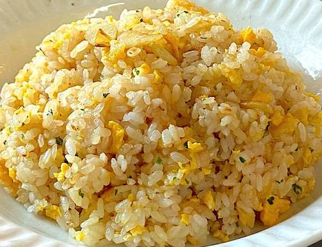 一口食べればクセになる!香り高いガーリックチャーハンの作り方