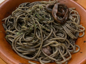 イカの墨入りスパゲッティ  ～コク深くてクセになる、大人の本格パスタ～