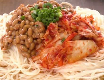 夏にぴったり！「納豆そうめん」の簡単レシピ