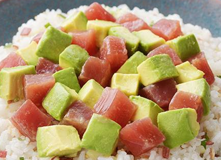 おうちでカフェ風♪「まぐろアボカド寿司」で手軽にごちそう気分