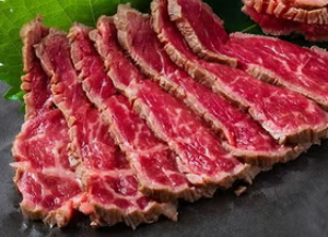外は香ばしく中はレア!牛肉のたたきの作り方
