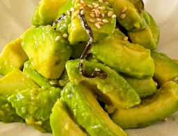 さっぱり副菜♪アボカドの塩こんぶ和えの作り方