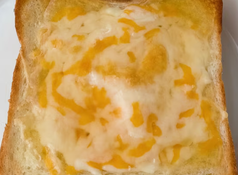 とろける幸せ!「はちみつチーズトースト」の作り方|甘じょっぱさがクセになる簡単レシピ