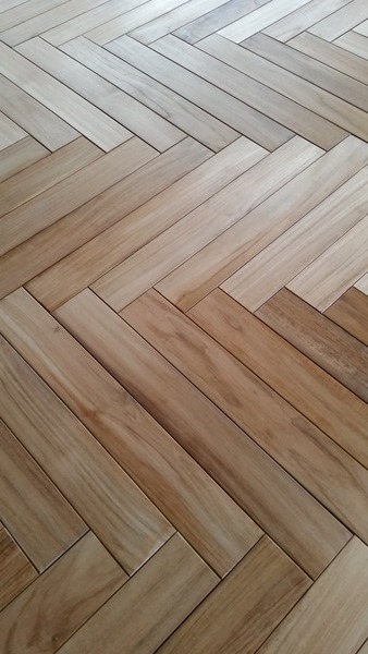 neshian teak heringborn