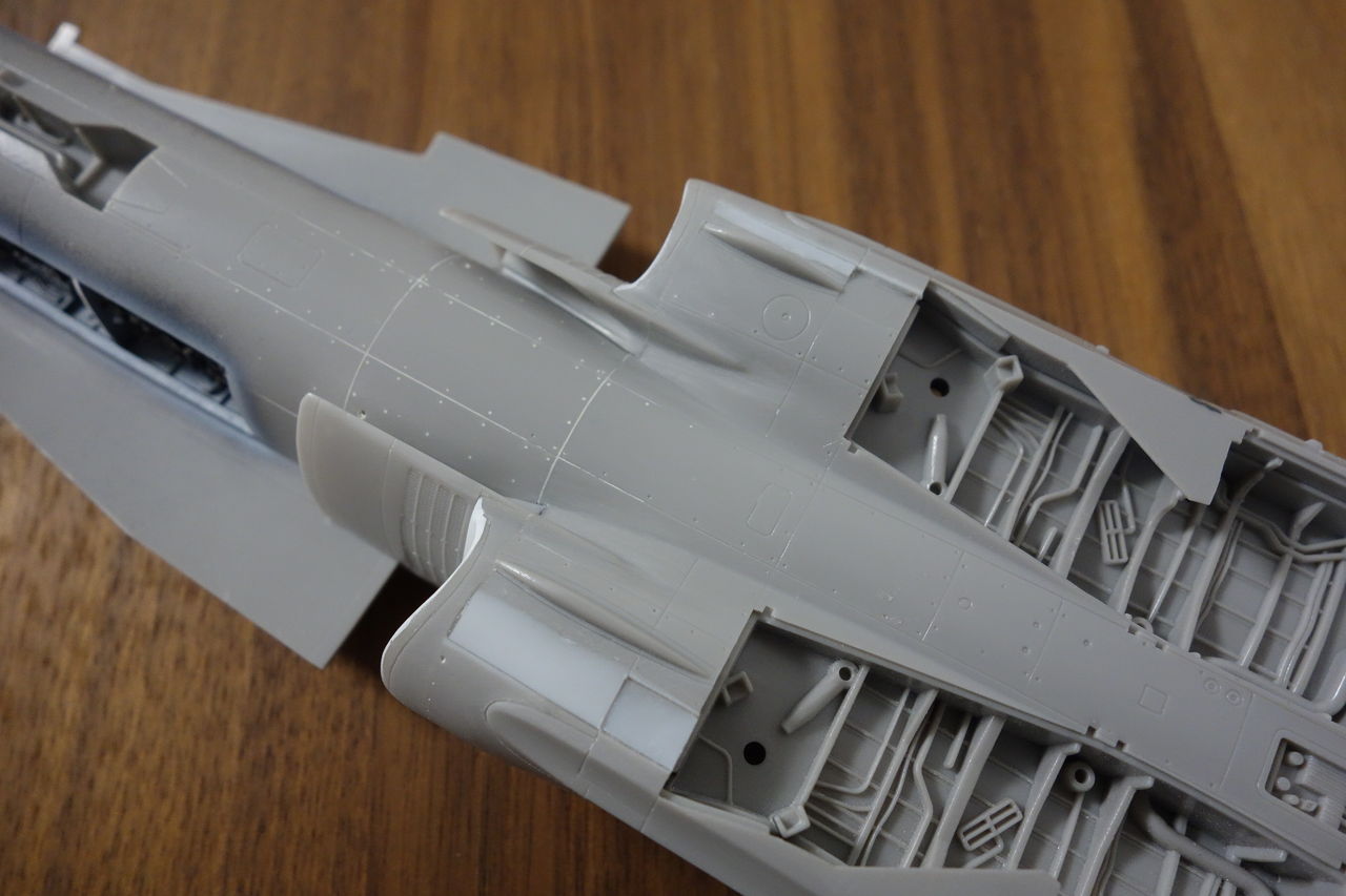 模型格納庫ブログ : F/A-18C 士の字編
