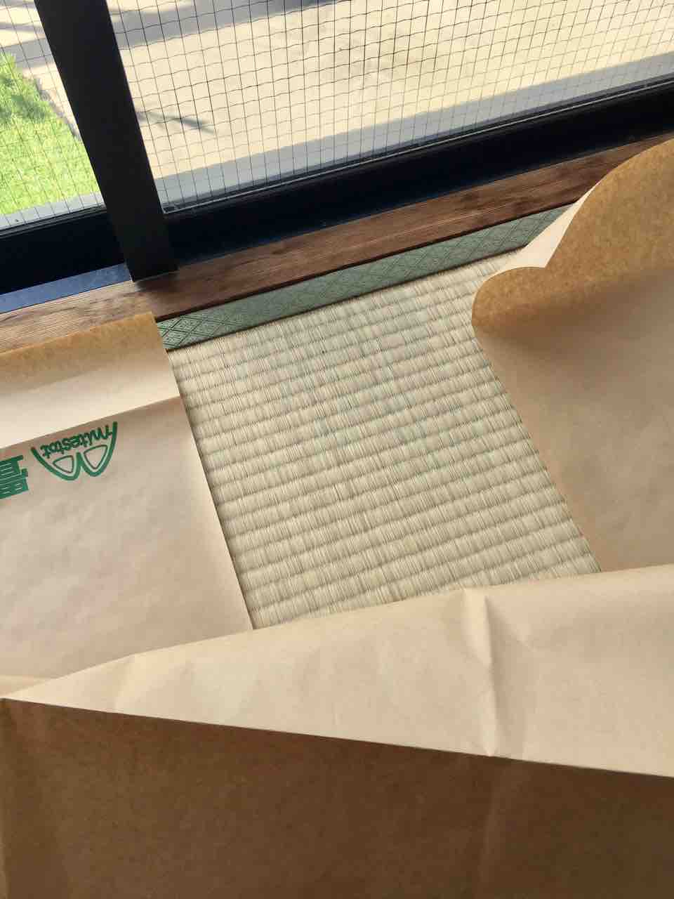 実録 カビ対策 こうひん防虫防ダニ防カビシート敷いてみた カサカサ鳴るけど ちょっと安心ではある かぁちゃんと小動物たち