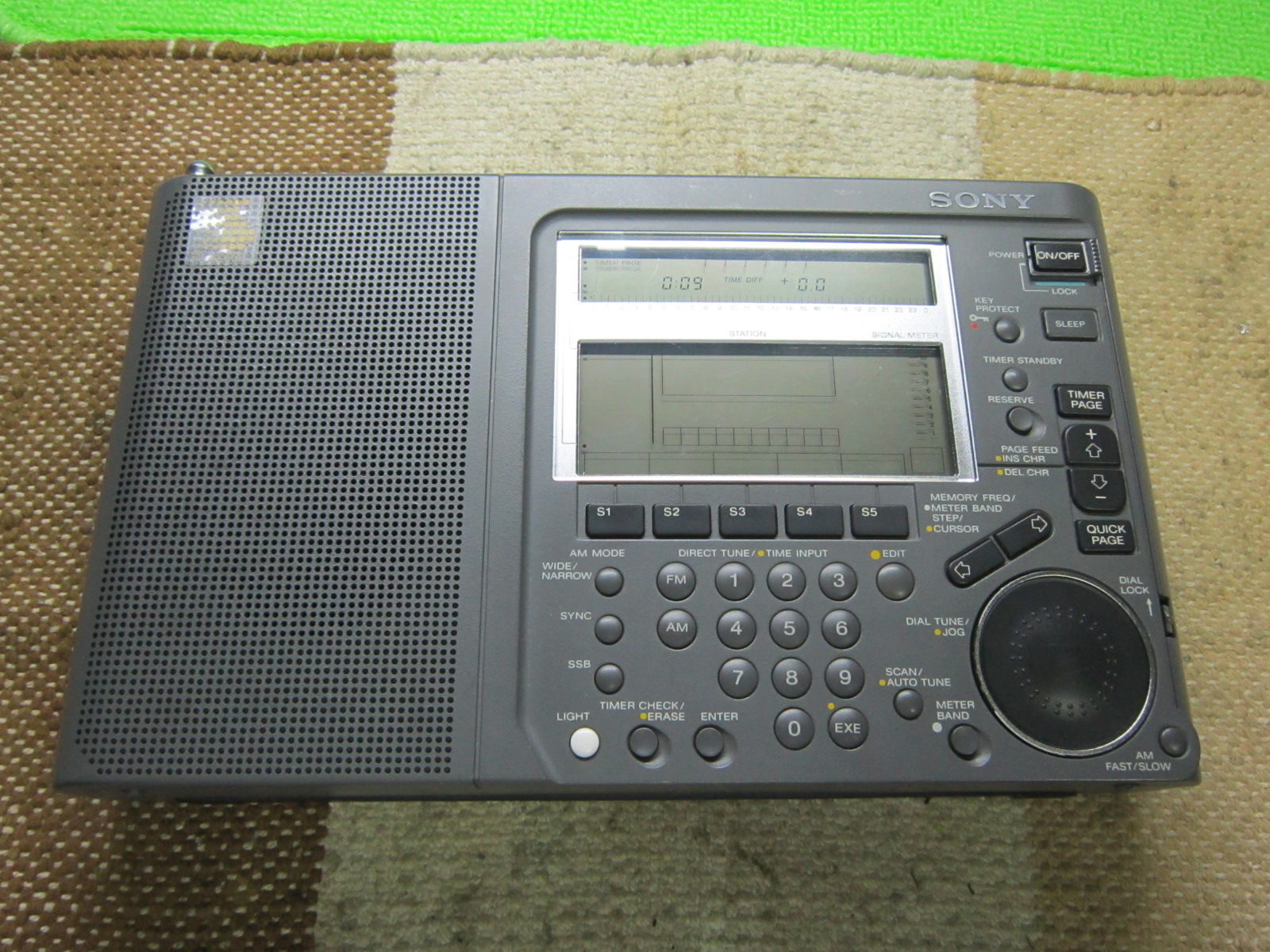 ICF-SW77通電中を分解する。 : 田 舎 の 少 年 (jyagonowarashi) ICF-SW77通電中を分解する。 : 田 舎 の 少 年 (jyagonowarashi)
