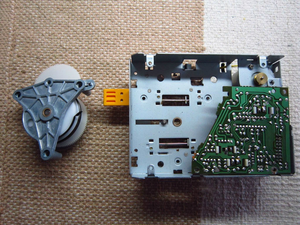 ツインファミコンのベルト交換 : 田 舎 の 少 年 （jyagonowarashi）