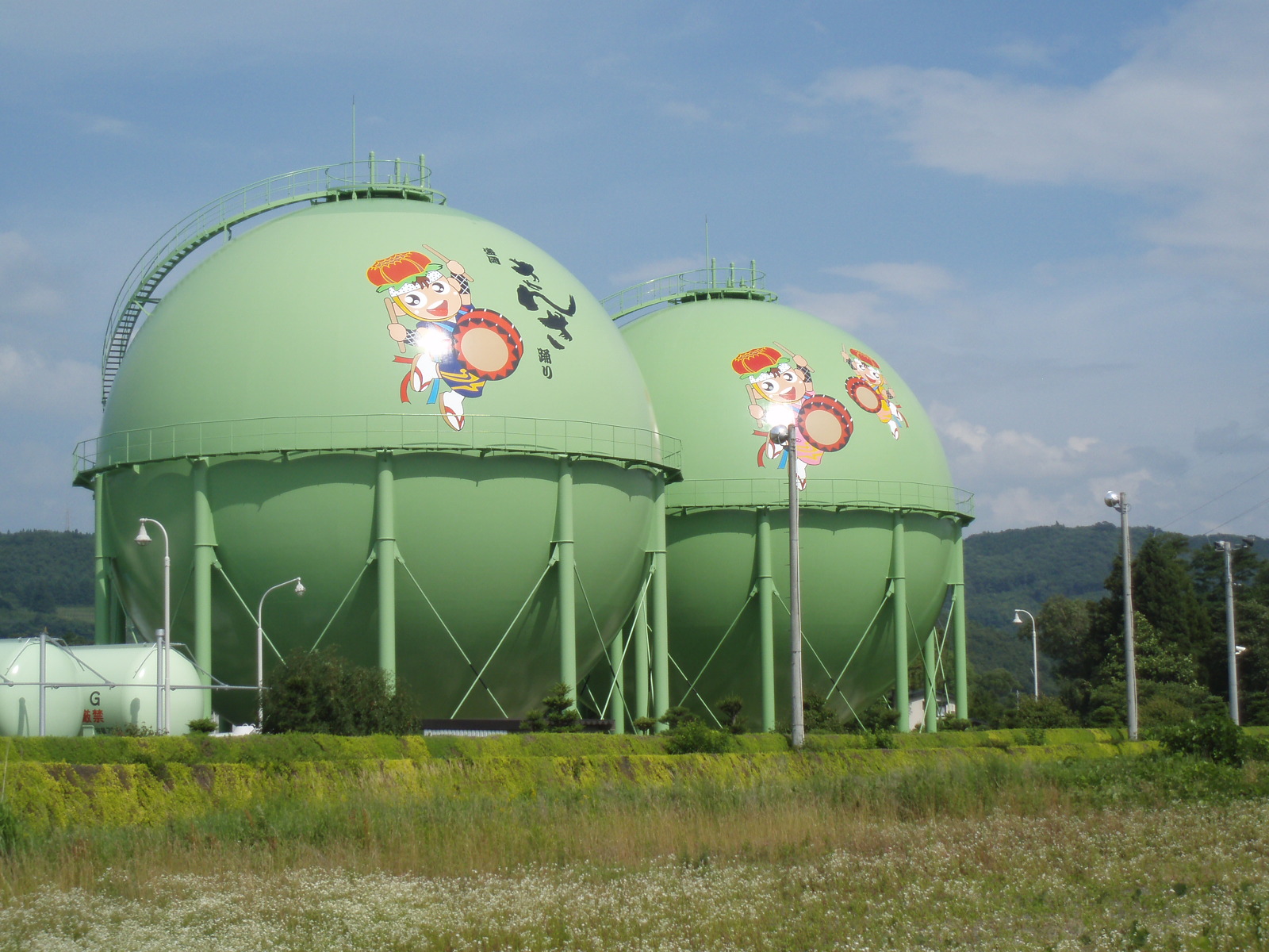 もう一つのガスタンク 田 舎 の 少 年 Jyagonowarashi