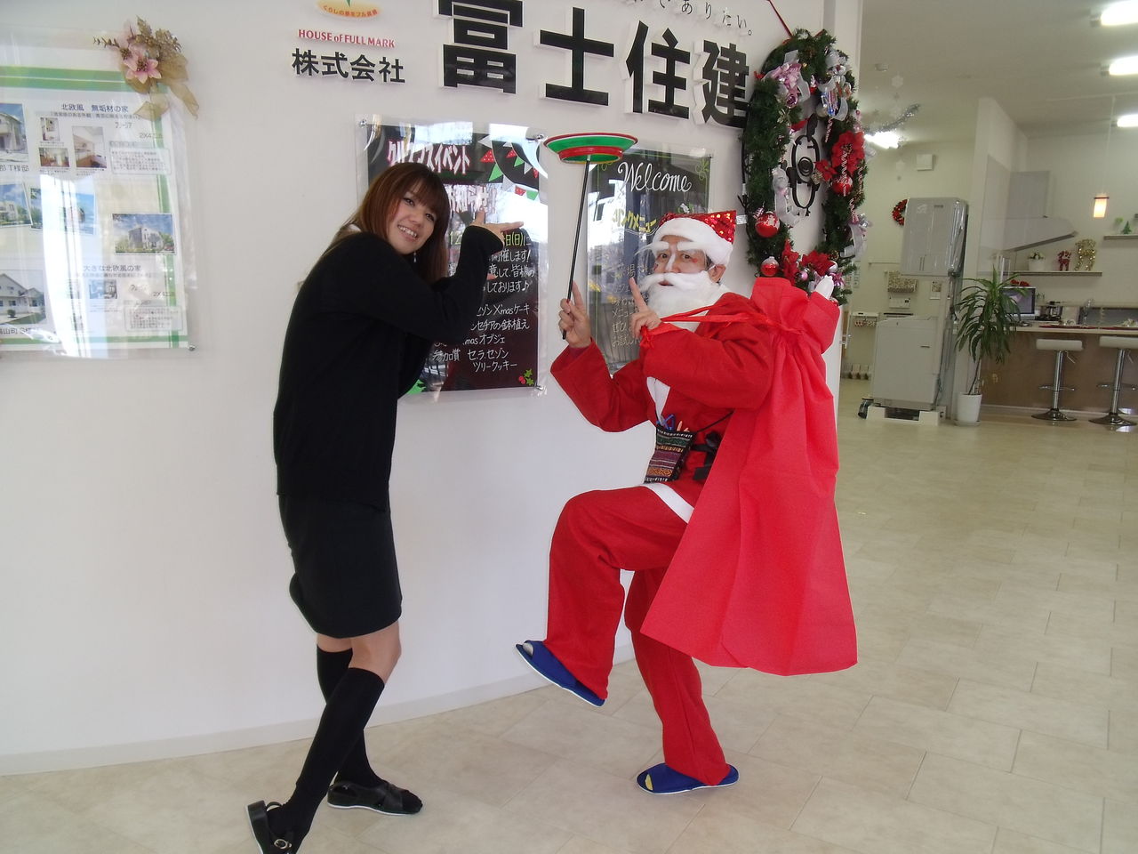 住宅建設クリスマスイベント 大道芸人ラッキーのサンタさん 富士住建 相模原ショールーム ピエロの横浜ユニバーサル大道芸 南京玉すだれ販売修理 住宅建設クリスマスイベント 大道芸人ラッキーのサンタさん 富士住建 相模原ショールーム ピエロの横浜ユニバーサル大道芸 南京玉すだれ販売修理