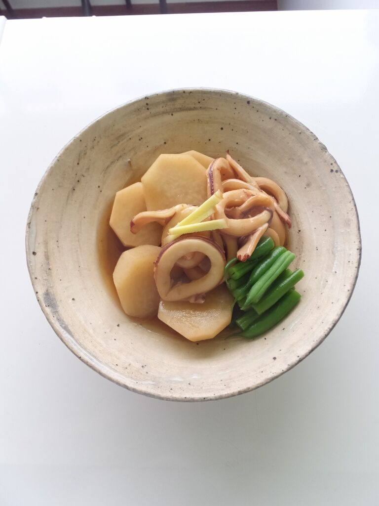 イカとサトイモの煮物 空飛ぶ先生club イカとサトイモの煮物 空飛ぶ先生club
