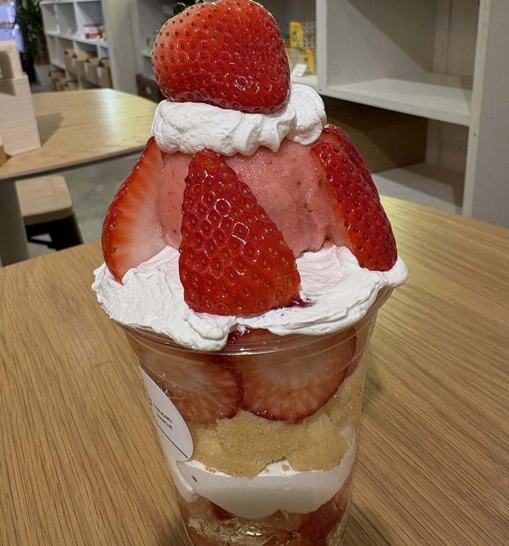 ④　いちごパフェ☆ いちごのパフェ(Angolo )の口コミ一覧 | おいしい！が増える
