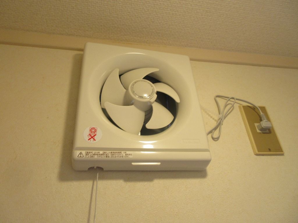 トイレの換気扇取り替え工事 村田興産スタッフブログ トイレの換気扇取り替え工事 村田興産スタッフブログ