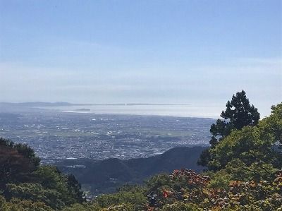 s_はるか先に江ノ島(大山頂上より)