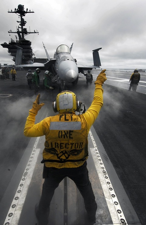 12019-aircraft-carrier-79571_1280
