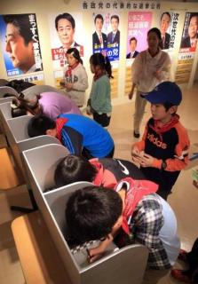 函館市の期日前投票所で１２歳の男の子が小選挙区の投票箱に投票 “有効票”に