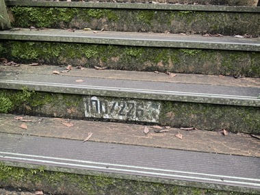 100