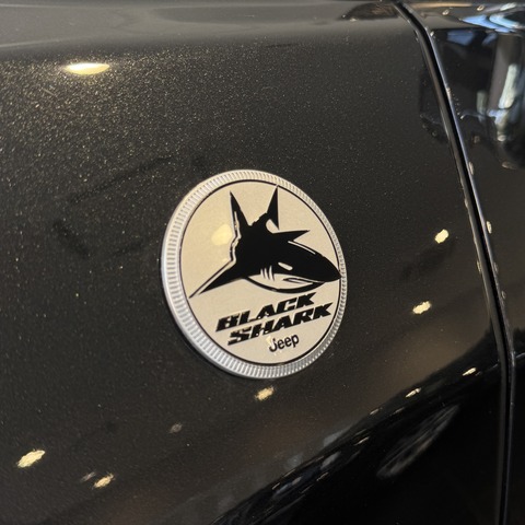 ブラックシャークバッジ