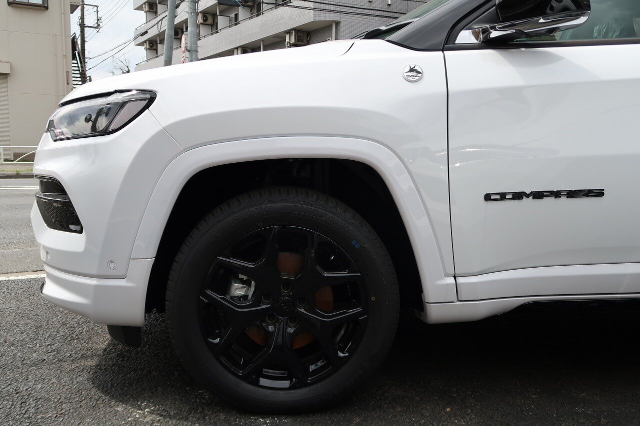 コンパスの限定車 BLACK SHARKがジープ府中でご覧いただけ