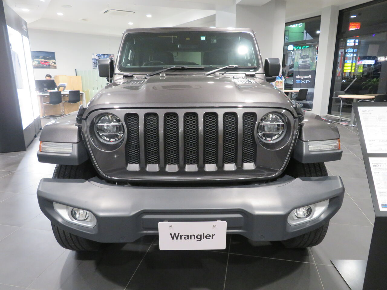 JL2.0サハラ グラナイトクリスタルメタリック展示してます