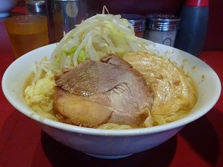 横から