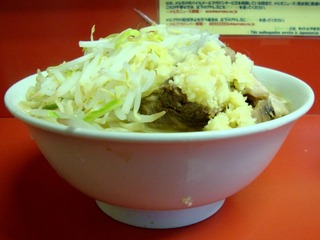 横から
