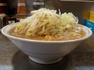 横から