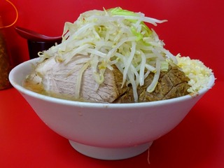 横から