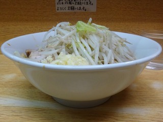 横から