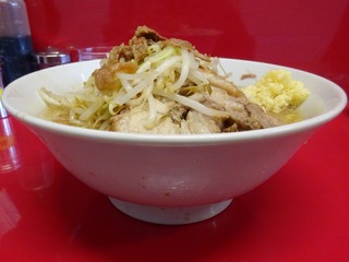横から
