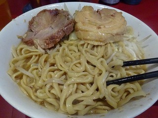 麺とブタ