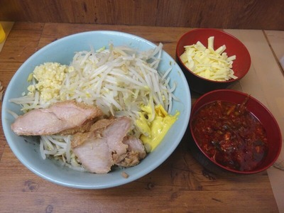まぜそば+チーズ+ほぐし豚