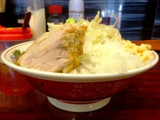 横から